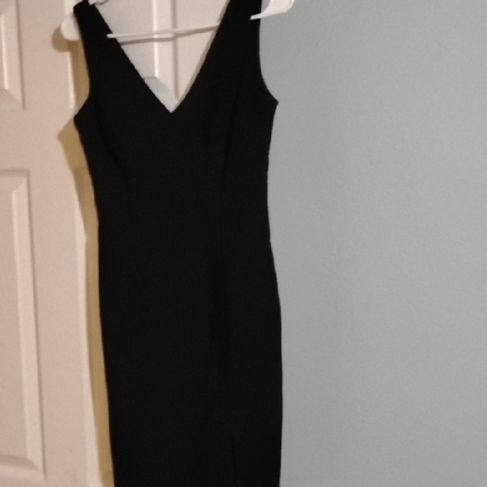 Chic Black V-Neck Midi Dress